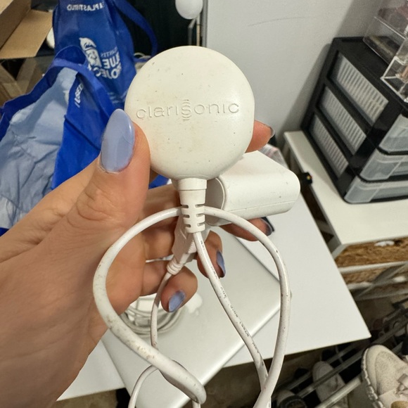 Clarisonic Mia 2 with brand new gentle skin brush attachment. Charger included. - Picture 3 of 3